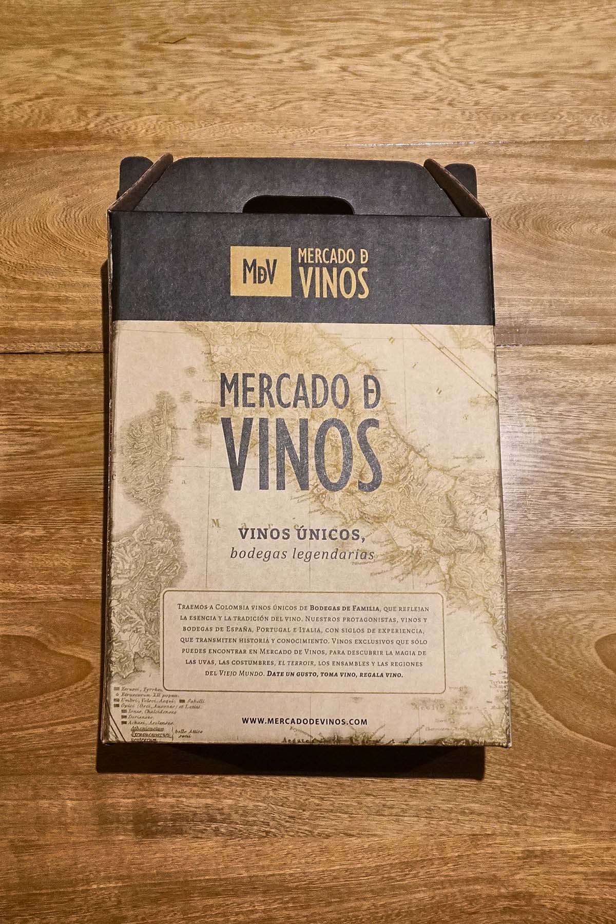 Caja de Regalo de Cartón para Tres Botellas